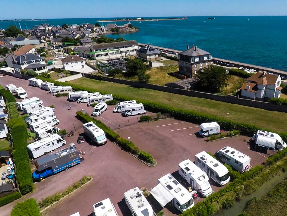 aire de stationnement interieure camping car saint vaast la hougue