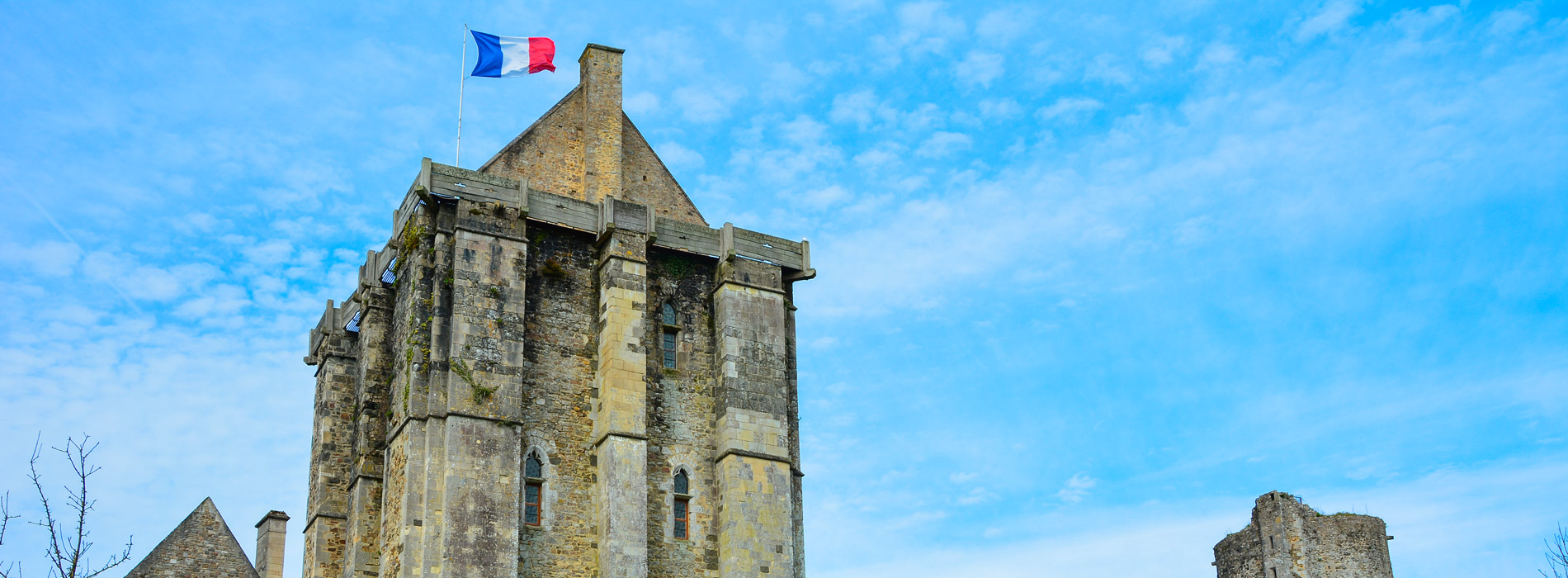 Tourisme Saint Sauveur le Visite de la ville et du château de Saint Sauveur Tourisme Saint Sauveur le Visite de la ville et du château de Saint Sauveur